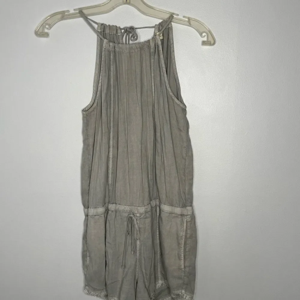 Bella Dahl gray romper size small